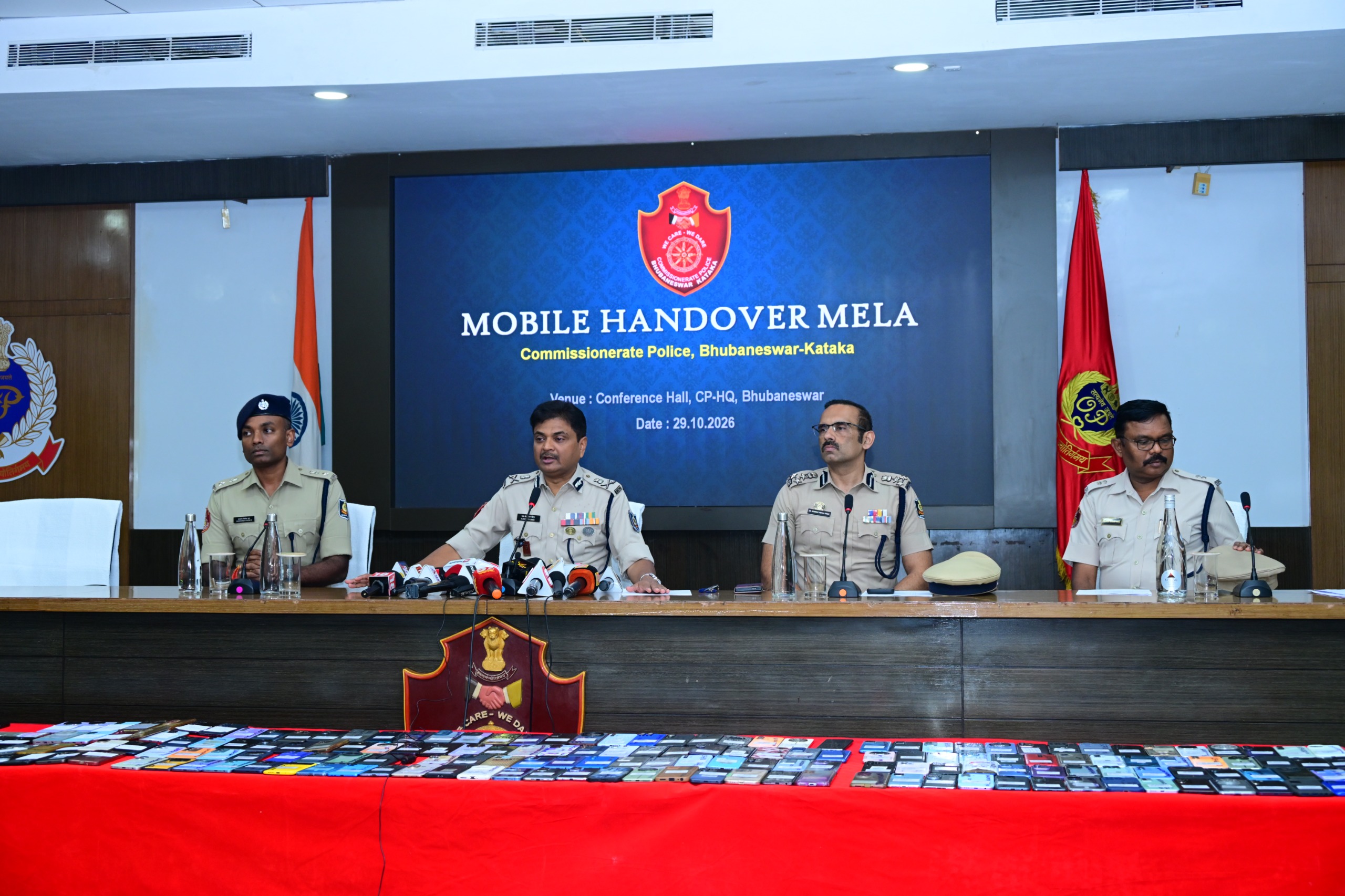 Bhubaneswar Police Recover 307 Lost Mobile Phones, Return Them to Owners